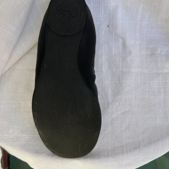 Tory Burch Black Leather Flats Round Toe Gold Tone Lock Buckle Slip On Shoes 7 - Picture 8 of 9
